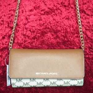 LONG MICHAEL KORS WALLET ON A CHAIN